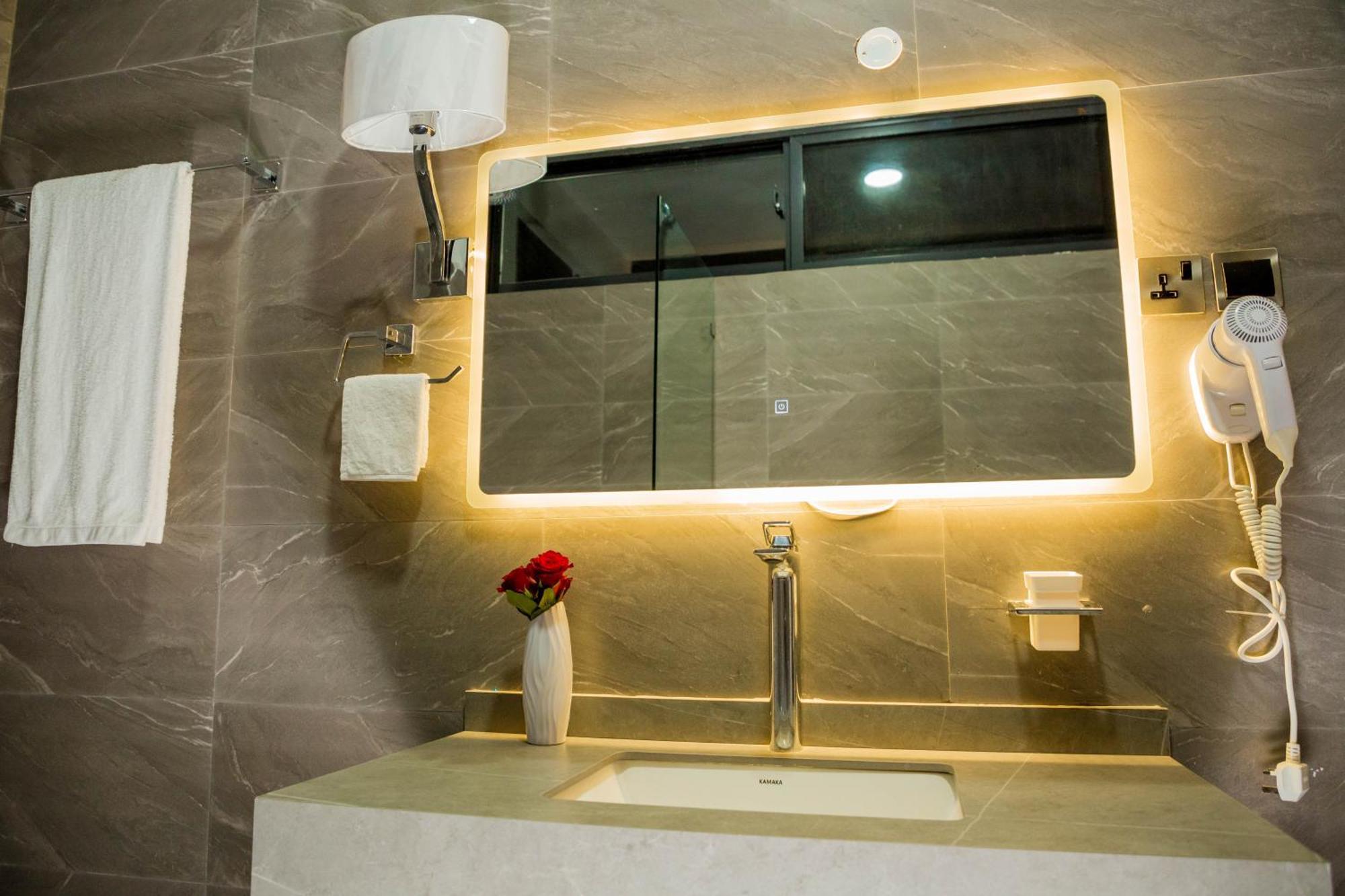 Shose Farmhouse Chalets & Campsite Moshi Luaran gambar